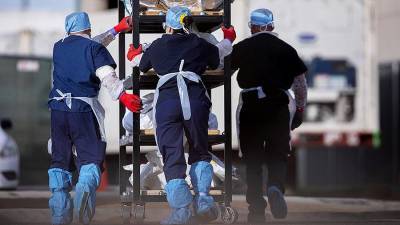 Похоронные бюро Калифорнии заявили о дефиците мест в моргах из-за COVID-19 - iz.ru - Лос-Анджелес - шт. Калифорния