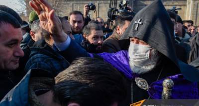 Гарегин II (Ii) - Защитники ААЦ вновь собрались возле церкви Сурб Гаяне в Эчмиадзине - ru.armeniasputnik.am - Армения