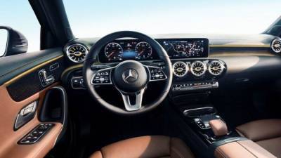 Протаранивший Театр Вахтангова Mercedes попал на видео - inforeactor.ru - Москва