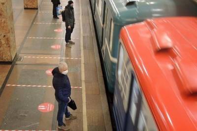 Максим Ликсутов - В московском метро появился первый поезд с женщиной-машинистом - mk.ru - Москва