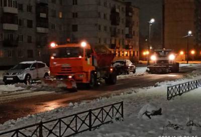 Для удобства и безопасности: в Ленобласти улицы чистят от снега более 2 тысяч человек - online47.ru - Ленинградская обл.