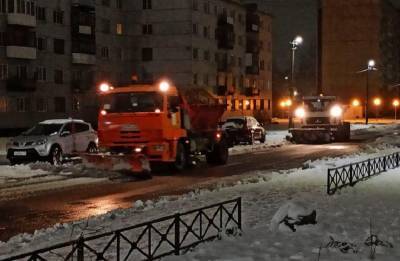 Более 2000 человек убирают снег в Ленинградской области - ivbg.ru - Ленинградская обл.