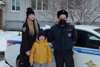 Полицейские исполнили новогоднюю мечту мальчика Вени - vologda-poisk.ru - Вологда