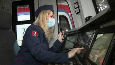 С этого дня поезда столичного метрополитена снова начали водить женщины-машинисты - 1tv.ru - Москва