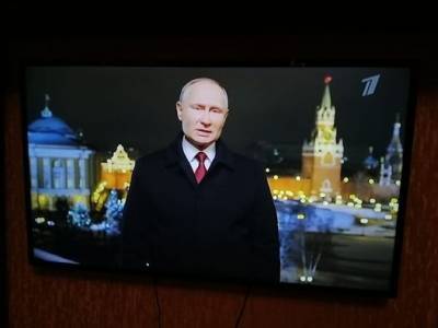 Владимир Путин - Нардеп Украины поздравил жителей страны с Новым годом изображением Путина - news-front.info - Украина