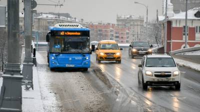 В России планируют запретить ездить на летней резине зимой - m24.ru