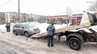 Сотрудники ДПС провели рейд по эвакуации автомобилей в центре Саратова - riafan.ru