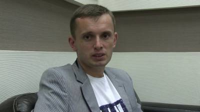 Владимир Зеленский - Руслан Бортник - Политолог Бортник заявил, что «Слуга народа» просуществует лишь до выборов - riafan.ru - Киев