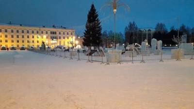 Ледовый городок на Стефановской площади в Сыктывкаре обезопасили леерами - komiinform.ru - Сыктывкар