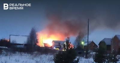 Соцсети: В Казани две пожарные машины застряли в снегу, пытаясь проехать к горящему дому - realnoevremya.ru - Казань - р-н. Московский - Татарстан