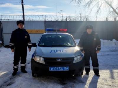 В Челябинской области полицейские спасли двух южноуральцев, замерзающих в поле - u24.ru - Челябинская обл.