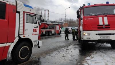 Тушат три вертолета. Мощнейший пожар на северо-западе Москвы сняли с коптера - 5-tv.ru - Москва