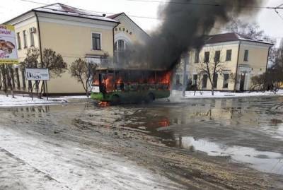 Владислав Криклий - В Харькове возле вокзала сгорела маршрутка: водитель выскочил в последний момент - kp.ua - Харьковская обл. - Харьков
