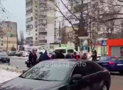 Четыре дня без света: одесситы перекрыли дорогу на Черемушках (видео) - odessa-life.od.ua - Одесса