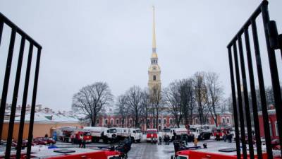 Петербургская противопожарная служба получила 11 автомобилей - piter.tv - Санкт-Петербург