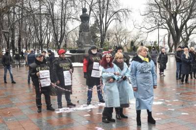 В Одессе устроили «тарифный» перфоманс возле мэрии (видео) - odessa-life.od.ua - Одесса - Тарифы