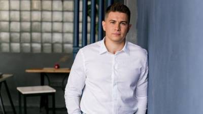 Рустам Набиев - «Не нравится — не сморите»: блогера-инвалида затравили в сети за сексуальное видео с женой - 5-tv.ru - Уфа - Омск