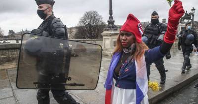 Во Франции - Во время протестов во Франции митингующие столкнулись с правоохранителями: 35 задержанных - tsn.ua - Франция - Париж