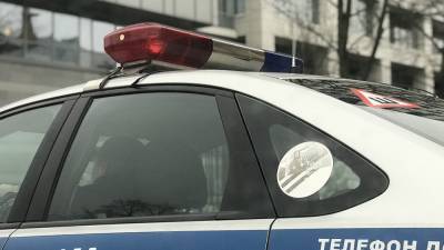 Иномарка разбилась "всмятку" после въезда в здание в Петербурге - inforeactor.ru - Санкт-Петербург - Калининград