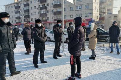 Алексей Навальный - Полиция в Чите стянула на площадь Революции сотрудников больше, чем пришло протестующих - chita.ru - Москва - Чита