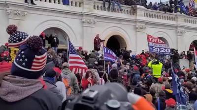 Дональд Трамп - Нэнси Пелоси - Политический кризис в США продолжает раскалывать общество - vesti.ru - США - Колумбия