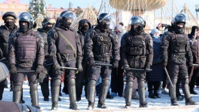 Алексей Навальный - В Хабаровске на незаконной акции задержали 13 человек - 5-tv.ru - Хабаровский край - Хабаровск