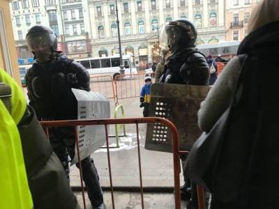 Полиция заблокировала выход на станции метро «Гостиный двор» и началась давка (фото) - rosbalt.ru - Санкт-Петербург - Благовещенск