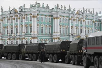 В Санкт-Петербурге перед несогласованной акцией перекрыли Дворцовую площадь - lenta.ru - Москва - Санкт-Петербург