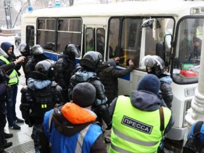 Алексей Навальный - Протесты в РФ: количество задержанных достигло 465 человек - unn.com.ua - Москва - Киев - Санкт-Петербург - Новосибирск - Красноярск - Владивосток