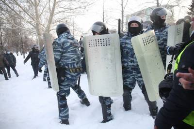 Алексей Навальный - В Уфе начался силовой разгон протестной акции в поддержку Навального - znak.com - Уфа