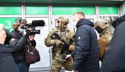 Александр Ярославский - В Запорожье СБУ ворвалась на собрание акционеров "Мотор Сичи": фото - 24tv.ua - Китай - Запорожье - Новости