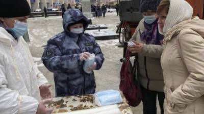 Алексей Навальный - В Москве правоохранители развернули полевую кухню и стали угощать прохожих чаем - newinform.com - Москва