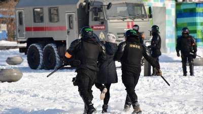 Алексей Навальный - В Хабаровске и Владивостоке задержаны участники незаконных акций - 5-tv.ru - Хабаровск - Владивосток - Дальний Восток