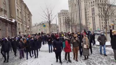Алексей Навальный - В Москве колонна протестующих движется к СИЗО "Матросская тишина" - piter.tv - Москва