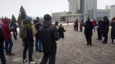 Алексей Навальный - Митинг с участием 50 протестующих завершился в Балаково - riafan.ru - Хабаровск - Владивосток