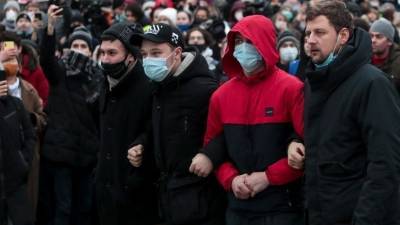 Алексей Навальный - Джо Байден - Видео: В Москве напали на участника незаконной акции за критику Навального - 5-tv.ru - Москва - Россия - США