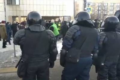 В Челябинске несогласованная акция прошла в виде шествия - aif.ru - Челябинск