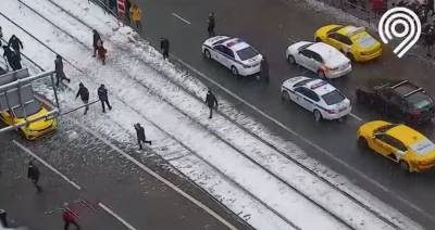 Движение общественного транспорта осложнено в центре Москвы - m24.ru - Москва