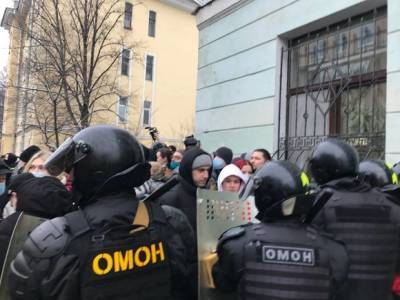 Алексей Навальный - Протестующих в Петербурге жестко задерживают на площади у ТЮЗа (видео) - rosbalt.ru - Санкт-Петербург
