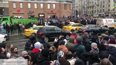 Алена Миро - Лена Миро возмущена свинским поведением митингующих - politros.com - Москва