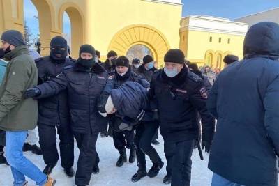 Алексей Навальный - За время несанкционированного митинга в Челябинске было задержано более 120 человек - chel.mk.ru - Челябинская обл. - Челябинск