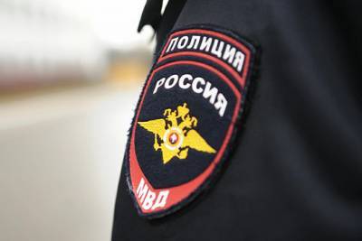 Полицейский спас жизнь пытавшемуся покончить с собой мужчине в центре Москвы - versia.ru - Москва