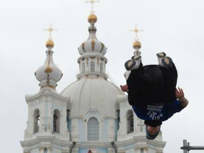 Послабления в Питере и усиления в Кыргызстане. Новости к утру 4 января - sobesednik.ru - Санкт-Петербург - Киргизия