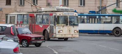Разборка с применением газового баллончика в троллейбусе закончилась вызовом медиков и полиции в Петрозаводске - stolicaonego.ru - Петрозаводск - республика Карелия