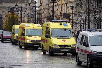 Петербург впервые обошел Москву по числу новых случаев коронавируса - lenta.ru - Москва - Санкт-Петербург