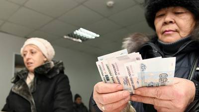 Владимир Путин - Антон Силуанов - Михаил Шмаков - Путин поручил представить предложения по индексации пенсий работающих пенсионеров - iz.ru