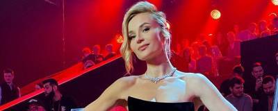 Полина Гагарина - Тимур Родригез - Поклонников испугал нервный тик Гагариной во время новогоднего шоу - runews24.ru