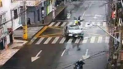 Водитель-наркоман устроил фатальное ДТП с мотоциклистами. Видео - vesti.ru - Колумбия