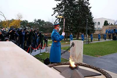 Выливших цемент на Вечный огонь в Белграде вандалов задержали - lenta.ru - Сербия - Белград