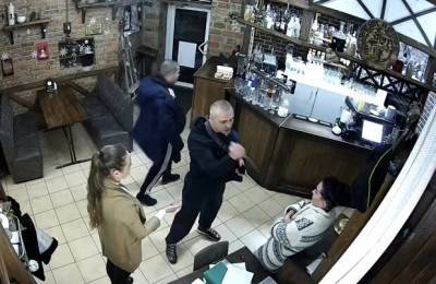 Праздновали Новый год: в Харькове безумная россиянка с ножом набросилась на мужчину, фото - kharkov.politeka.net - Харьков